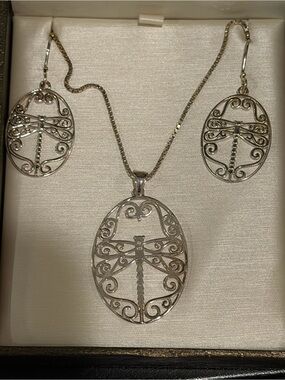 Southern Gates - Silver Dragonfly Pendant Necklace and Earrings Set - never worn
